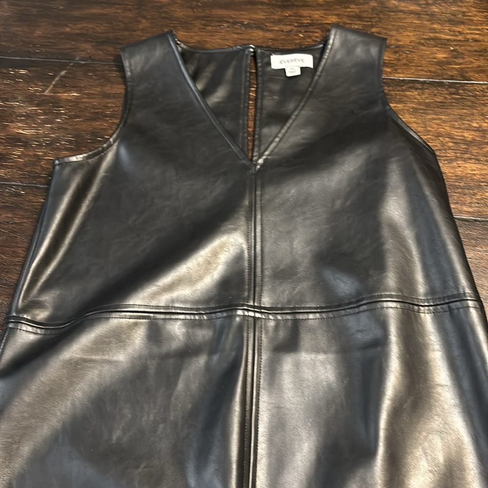 EVEREVE Black V-neck Faux Leather Dress - Size XS.  🖤🩶❤️ Like new! - Picture 2 of 12
